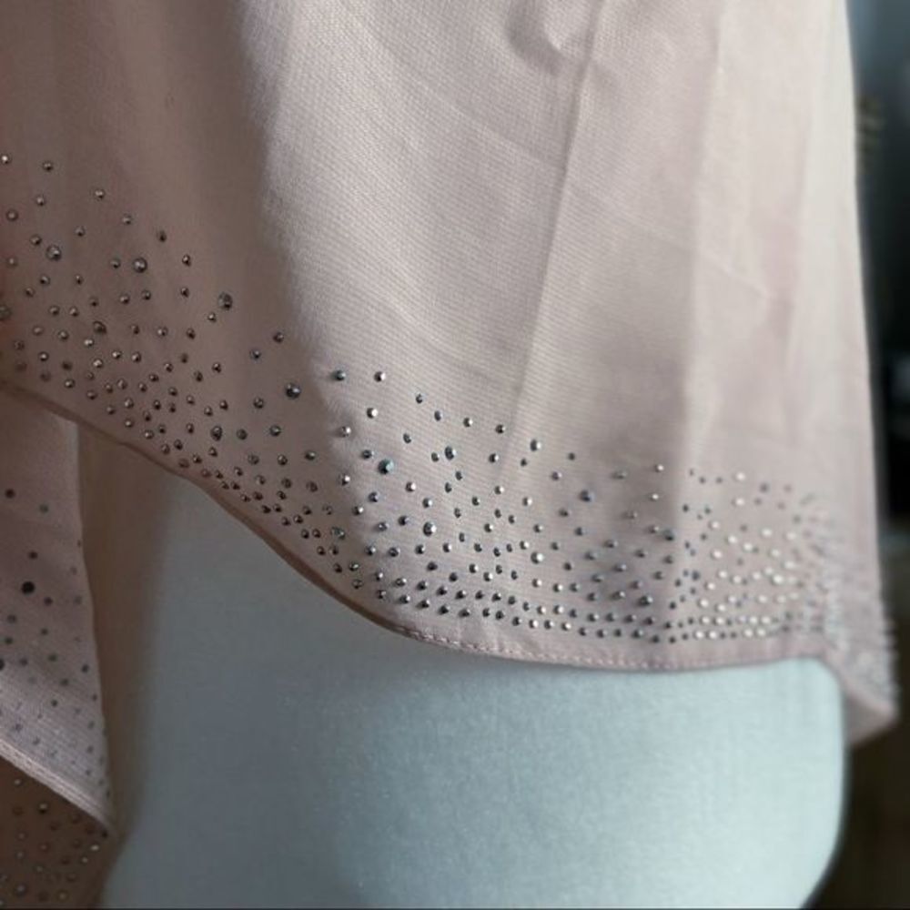 🎡 Pink Scarf with Rhinestones - Picture 6 of 11